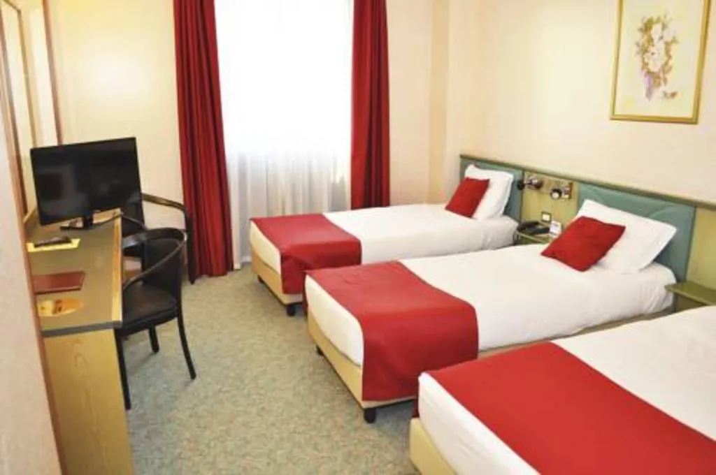 Room, Antony, Venice