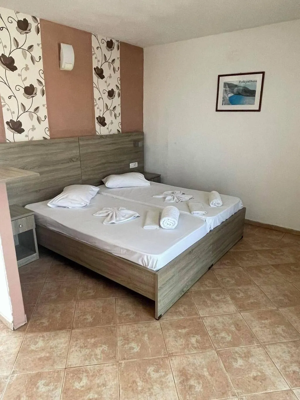 Room, Clear Horizon, Zante
