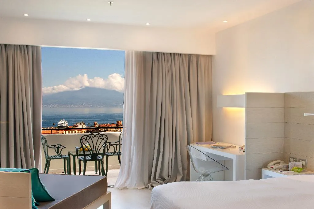 TRIPLE EXECUTIVE Room, Hilton Sorrento Palace, Naples