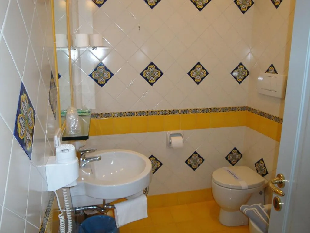 Room, Meublè Casa Mannini, Naples