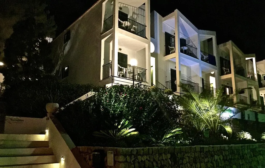 Lobby, Desmais, Menorca