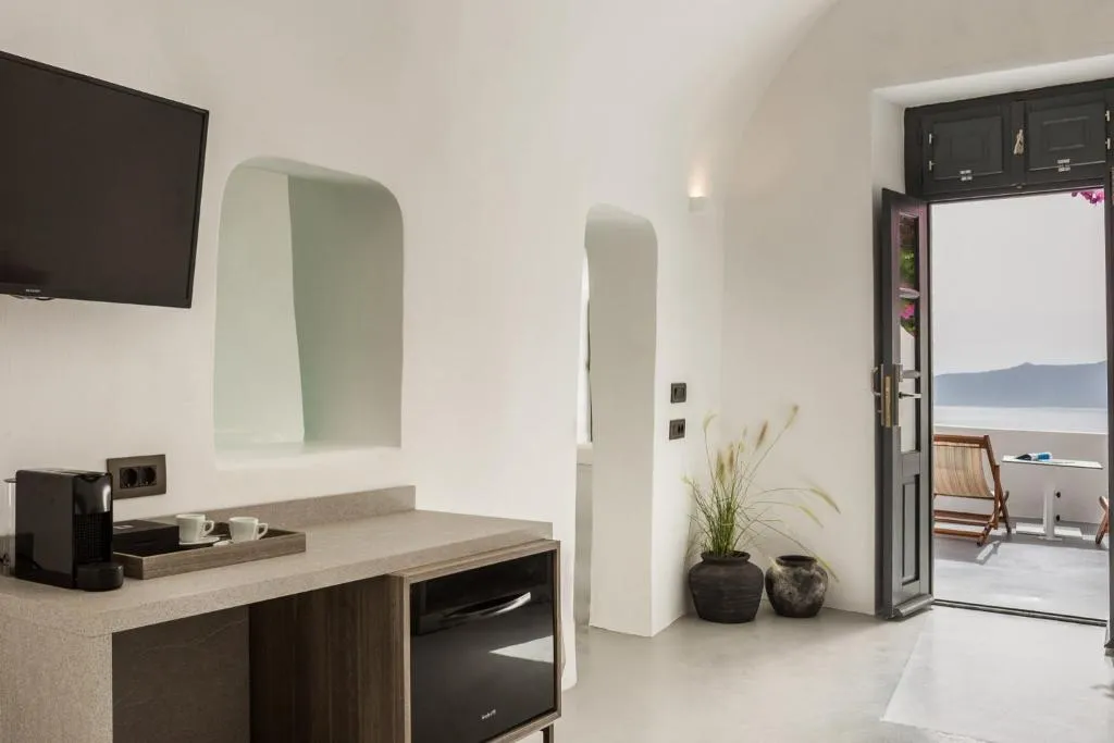 SUITE WITH JACUZZI Room, Sun Rocks Boutique Hotel | Caldera View Suites, Santorini