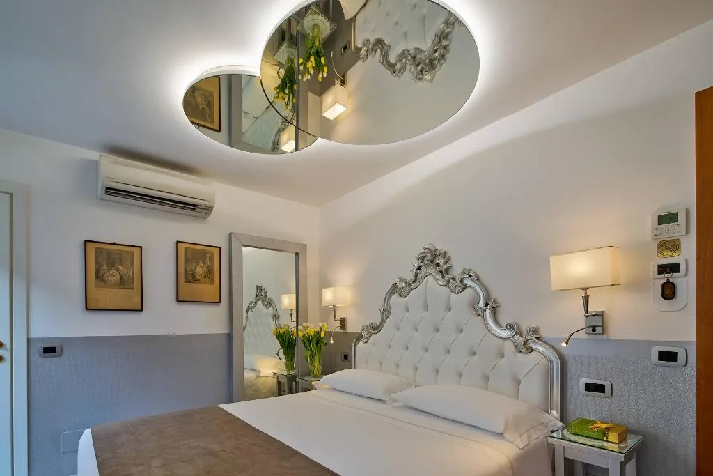 Double or Twin DELUXE Room, UNA HOTELS Ala Venezia - Adults +16, Venice