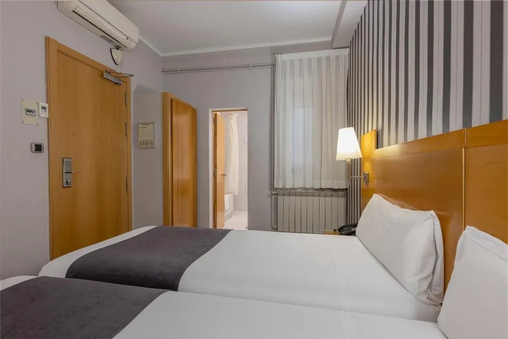 DOUBLE SINGLE USE STANDARD Room, Lyon, Barcelona