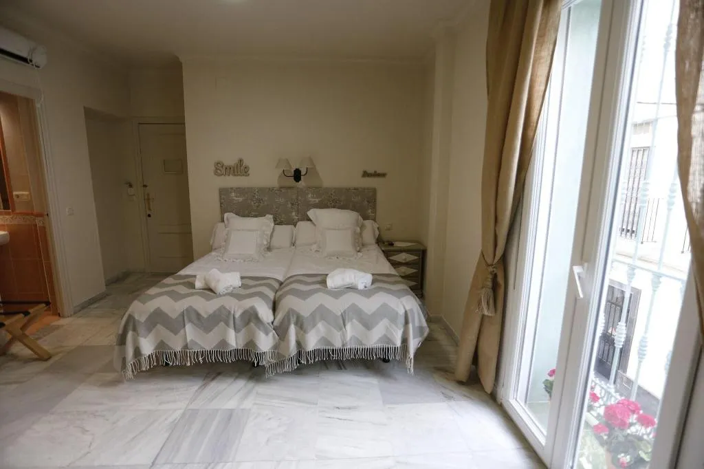 Room, Jardin de La Alameda, Seville