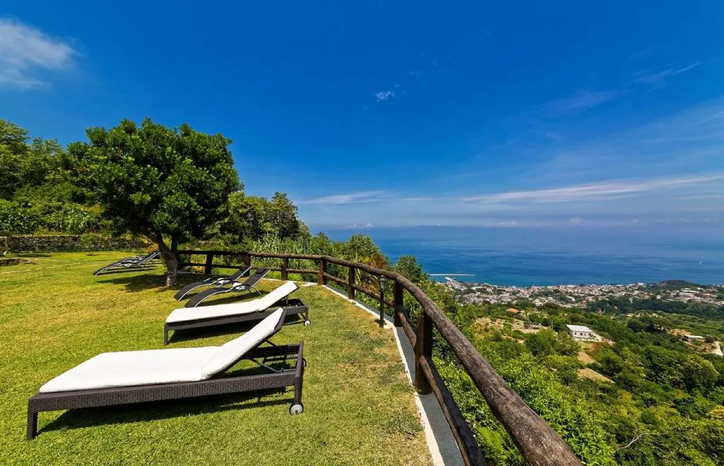Terrace, Agriturismo Pera Di Basso, Naples