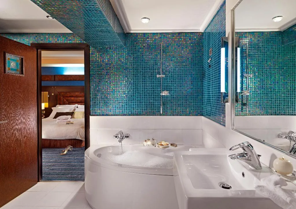 TWIN PREMIUM Room, Crowne Plaza Athens, Athens