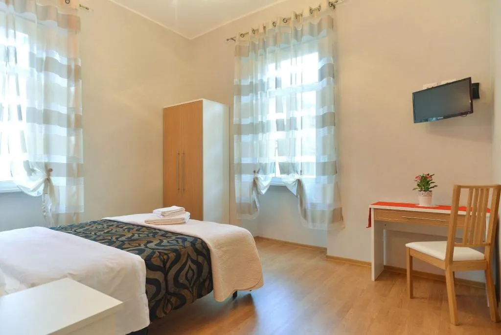 DOUBLE DELUXE TWO BEDS Room, B & T Rooms Trani, Naples