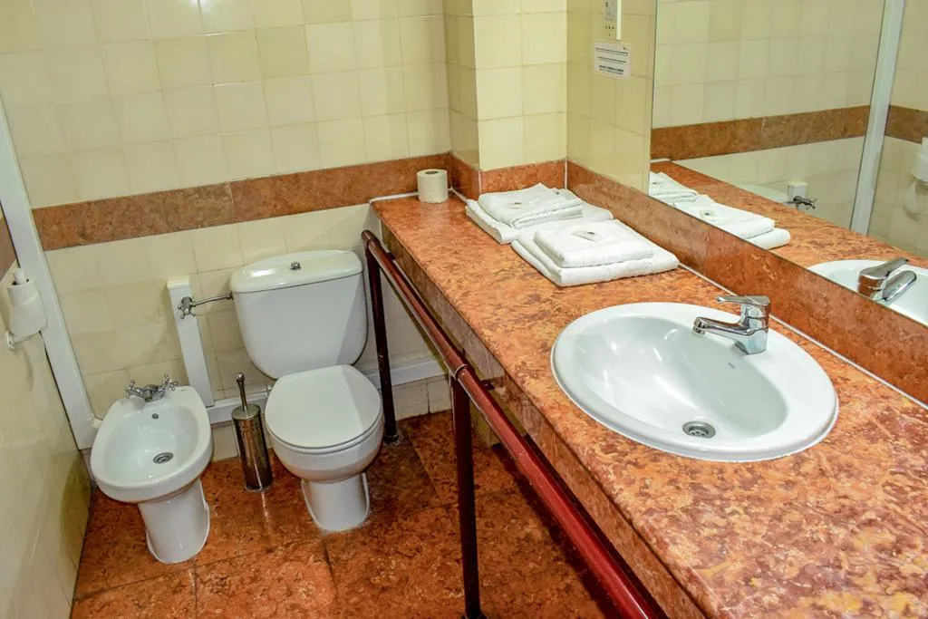 Double or Twin STANDARD Room, Hi Almada - Pousada de Juventude, Lisbon