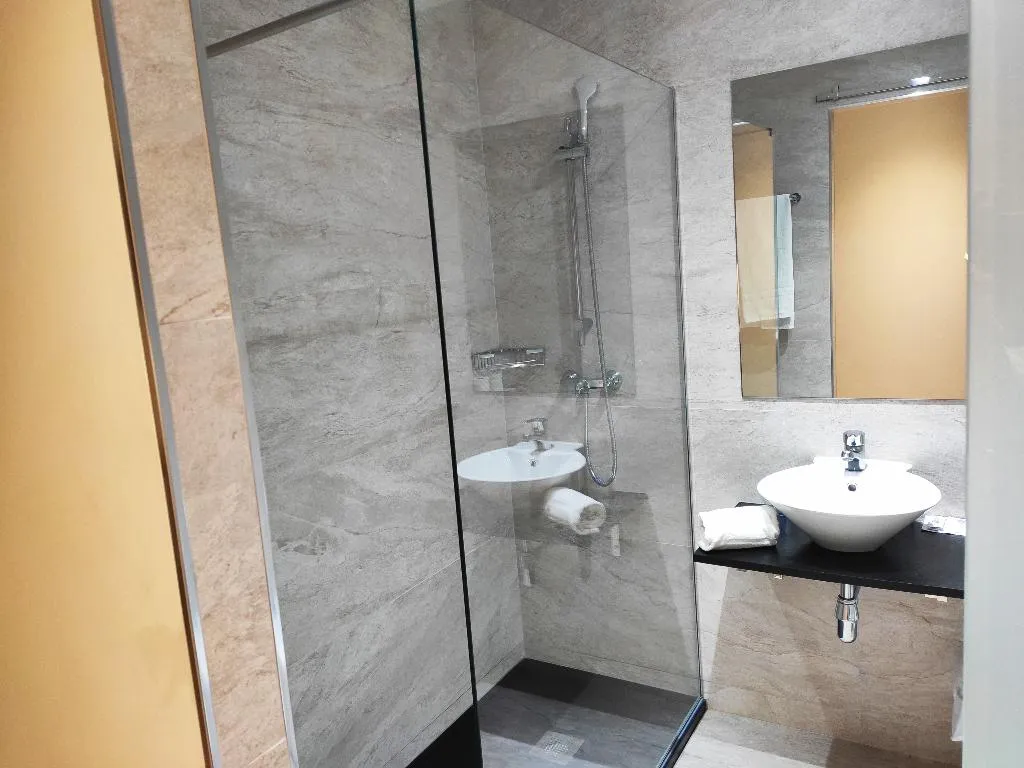 Room, Ciudad de Navalcarnero, Madrid
