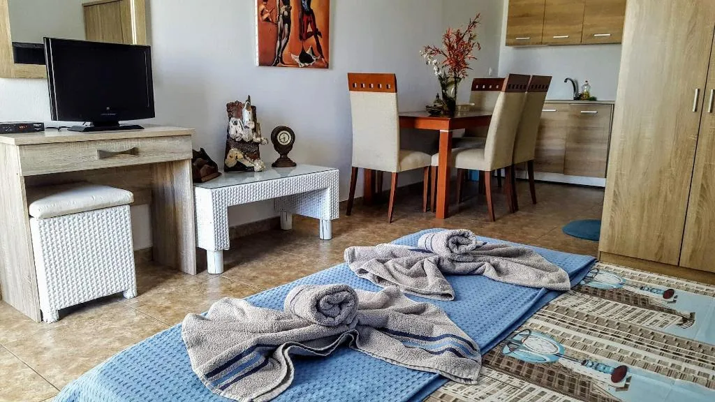 Room, Pleasure Beachside Studios, Santorini