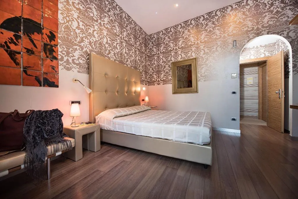DOUBLE CLASSIC Room, Palazzo Ferraioli, Naples