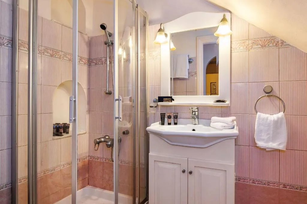 Room, Golden Grey Goose, Santorini