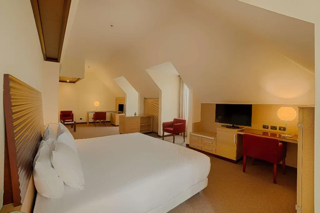 JUNIOR SUITE STANDARD Room, NH Milano 2, Milan