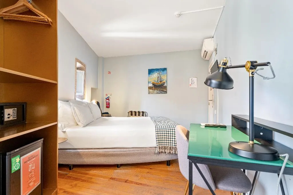DOUBLE ONE BEDROOM ONE BATHROOM Room, Casa Dos Lóios By Shiadu, Porto