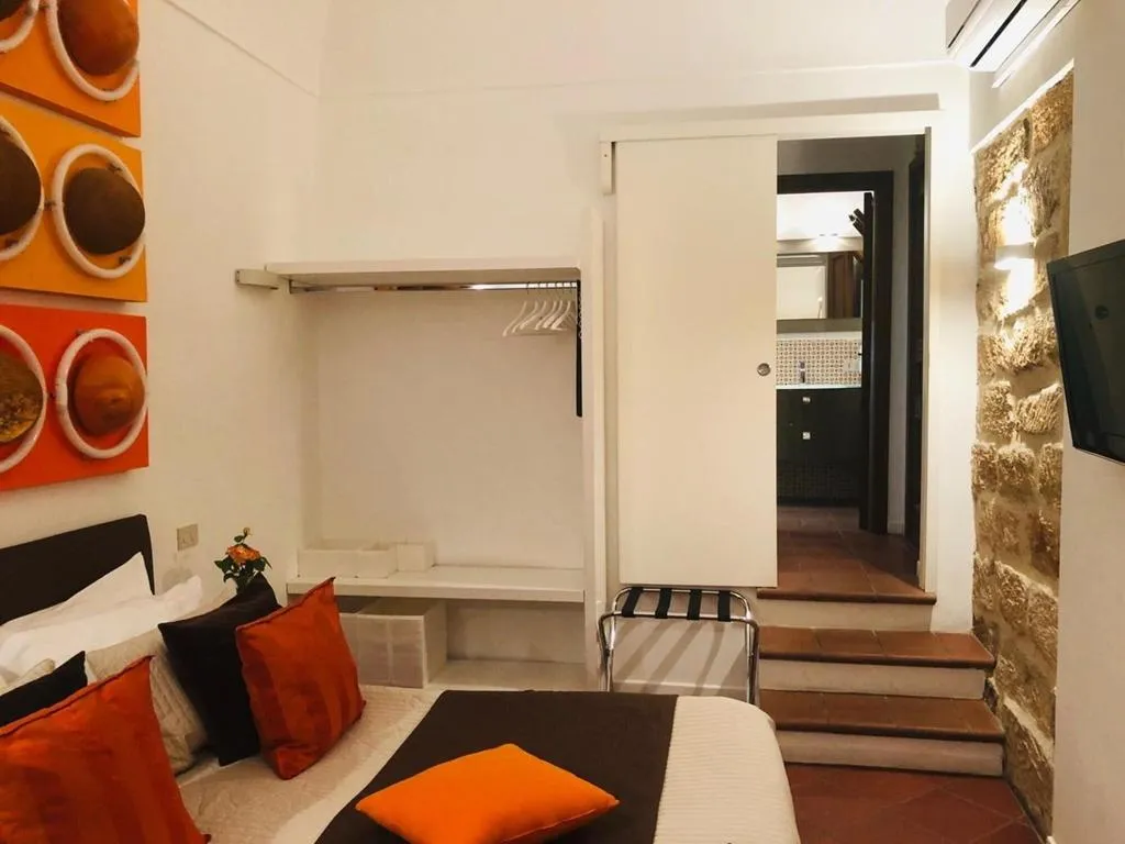 Room, Antichi Colori, Palermo
