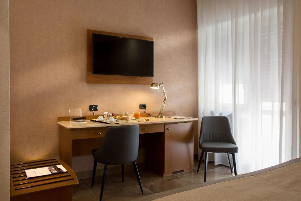 DOUBLE SUPERIOR Room, American Hotel, Naples