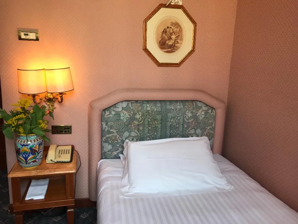 SINGLE CLASSIC Room, Room Select Mecenate Palace, Rome
