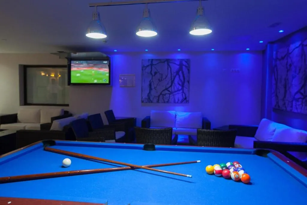 Sports and Entertainment, Revoli, Gran Canaria