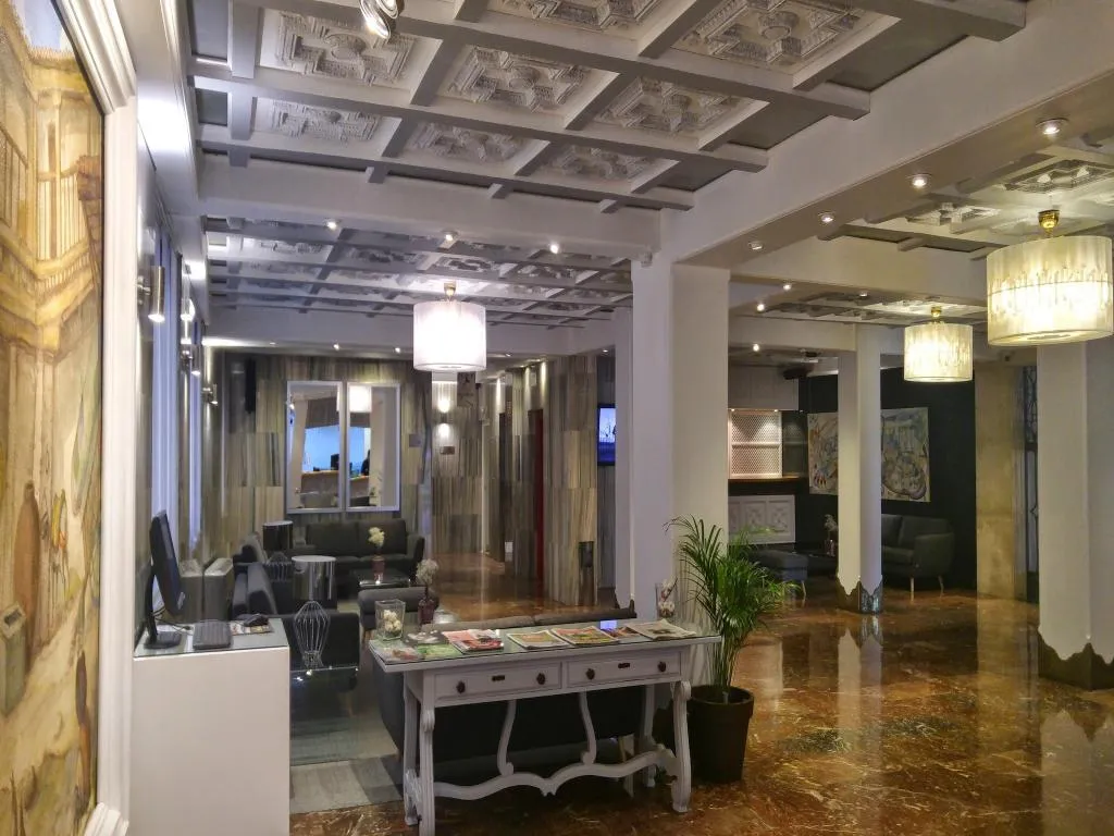 Lobby, Carlos V, Madrid