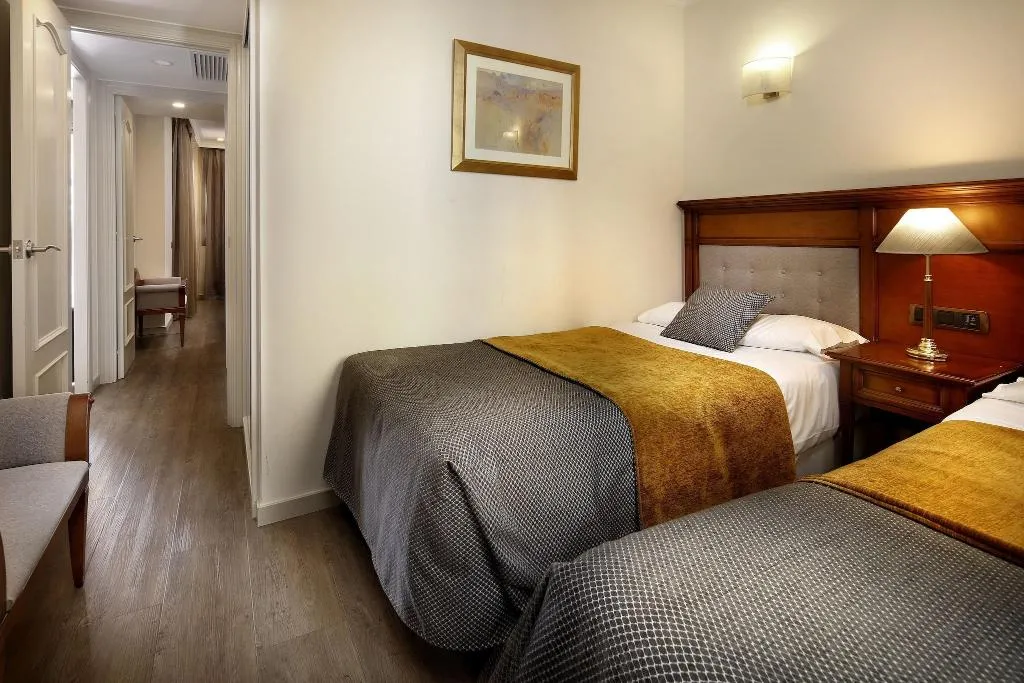 APARTMENT TWO DOUBLE BEDS Room, Hispanos 7 Suiza Apartament-Restaurant, Barcelona