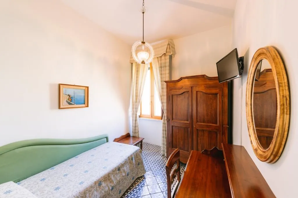 SINGLE STANDARD Room, Hotel Toro, Naples