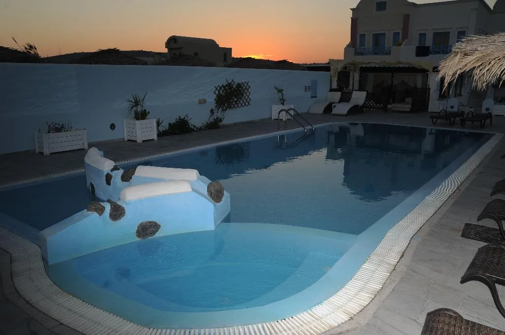 Pool, Perissa Bay, Santorini
