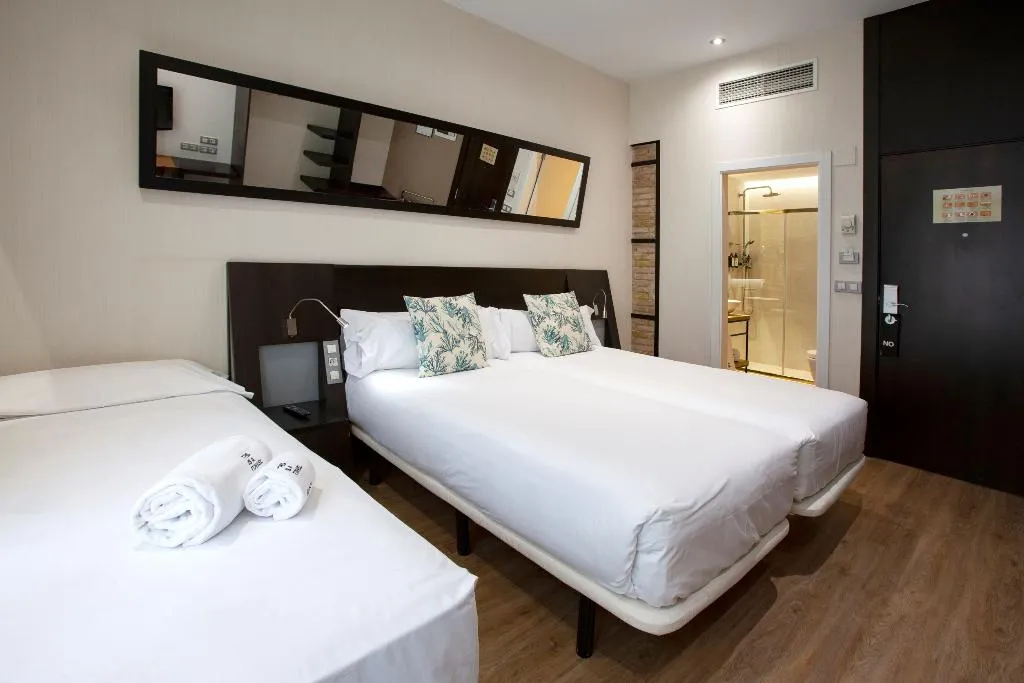 TRIPLE STANDARD Room, Petit Palace Ruzafa, Valencia