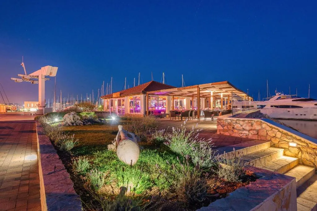Bar, Marina Baotić Apartments, Split