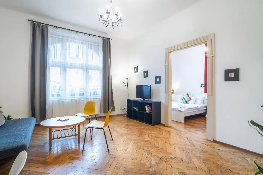 APARTMENT TWO BEDROOMS ONE BATHROOM Room, Royal Road Residence, Prague