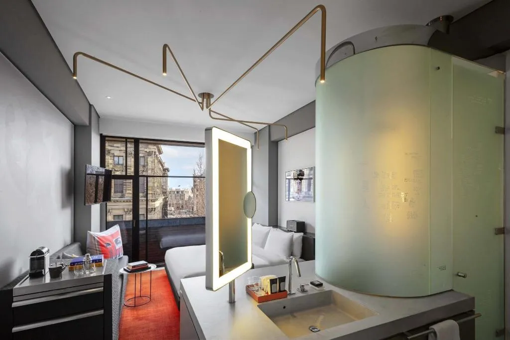 DOUBLE DELUXE KING BED Room, W Amsterdam, Amsterdam
