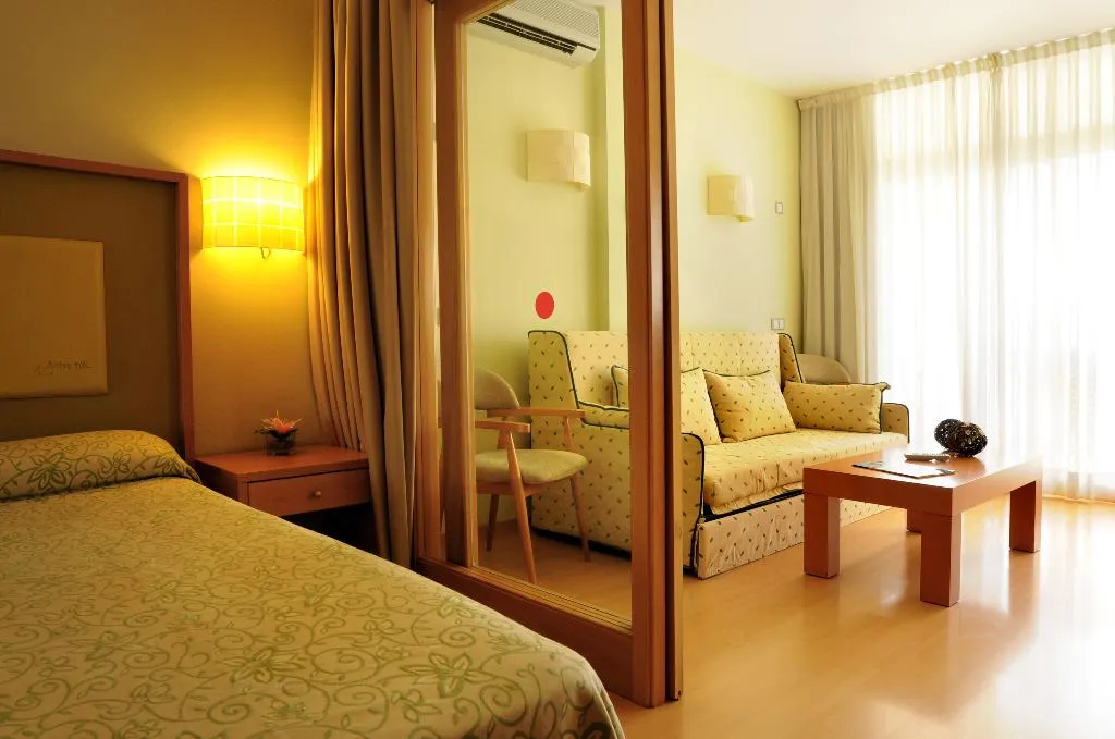 FAMILY ROOM CAPACITY 3 Room, Evenia Olympic Suites, Costa Brava