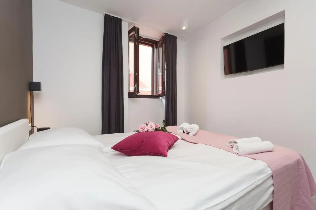 Room, Villa Castrum, Istria