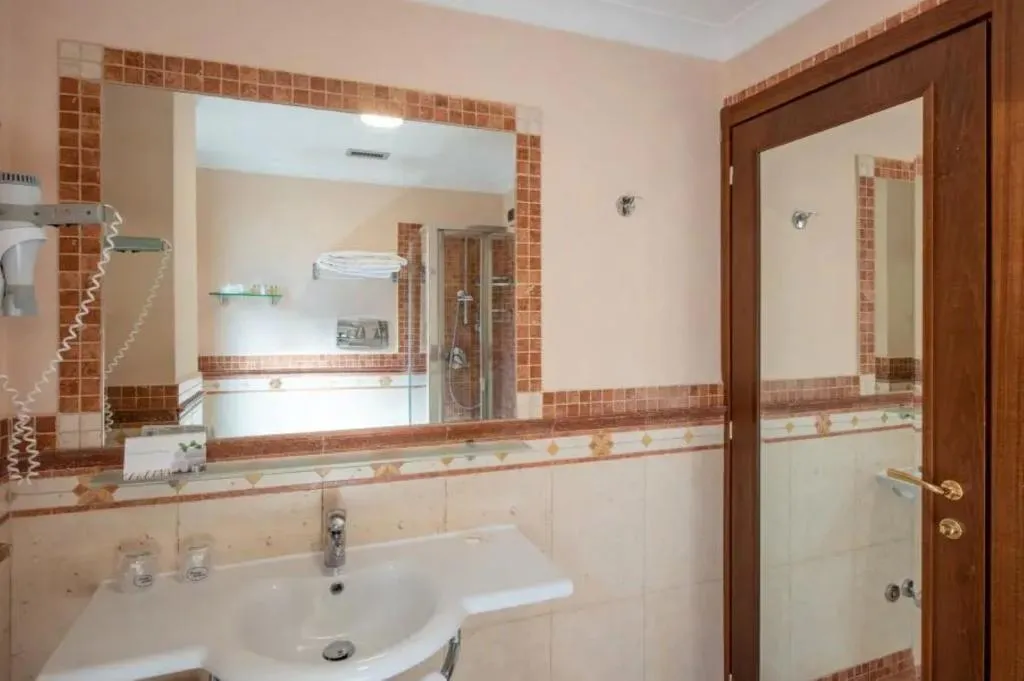 DOUBLE ANNEX Room, Michelangelo, Naples
