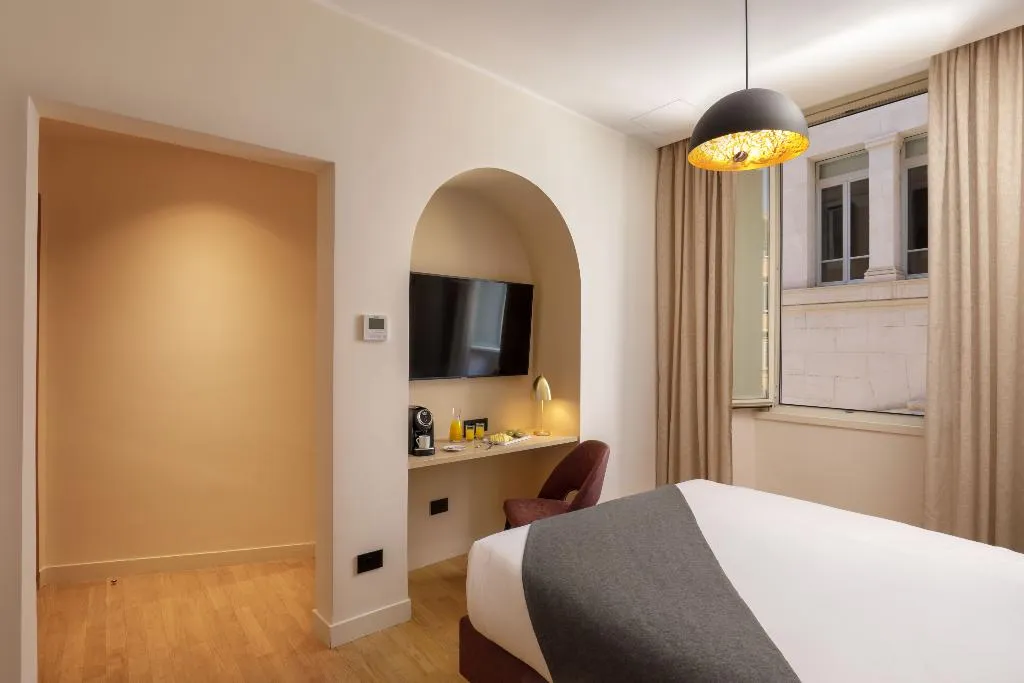 FAMILY ROOM QUEEN SIZE BED Room, 9 Hotel Cesari, Rome