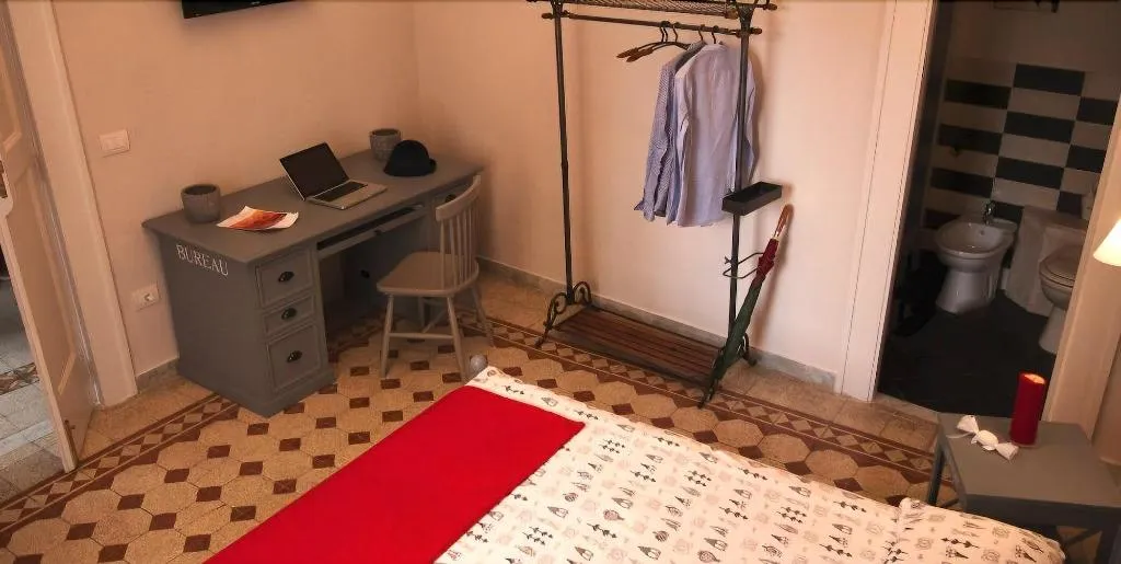 Room, B&B Napul'art, Naples
