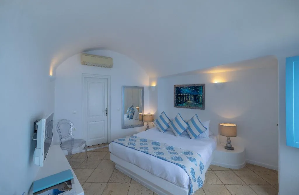 SUITE STANDARD Room, Above Blue Suites, Santorini
