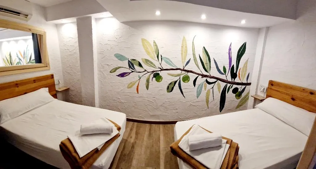 APARTMENT CAPACITY 6 Room, Y Hostel - Albergue Juvenil, Majorca