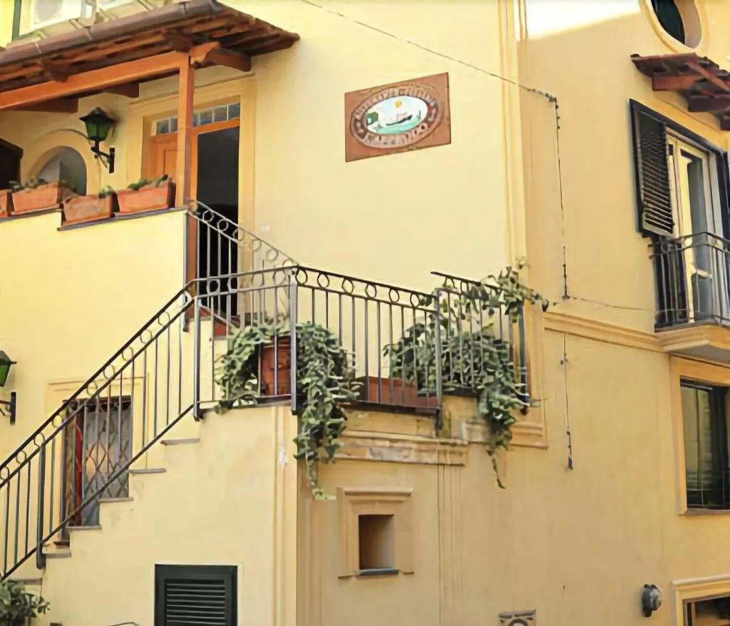 General view, L'Approdo, Naples