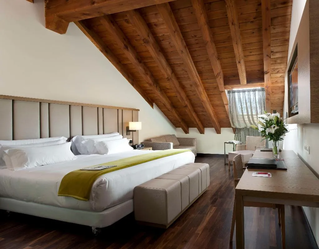 Room, NH Collection Madrid Palacio de Tepa, Madrid