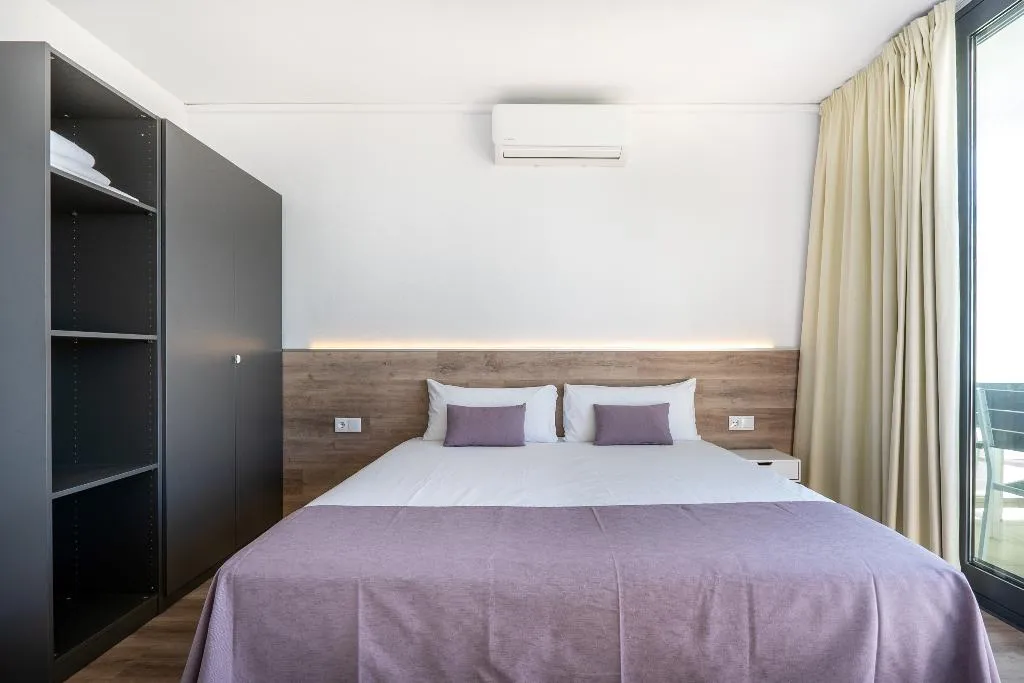 APARTMENT SUPERIOR CAPACITY 2 Room, Comtat Sant Jordi, Costa Brava