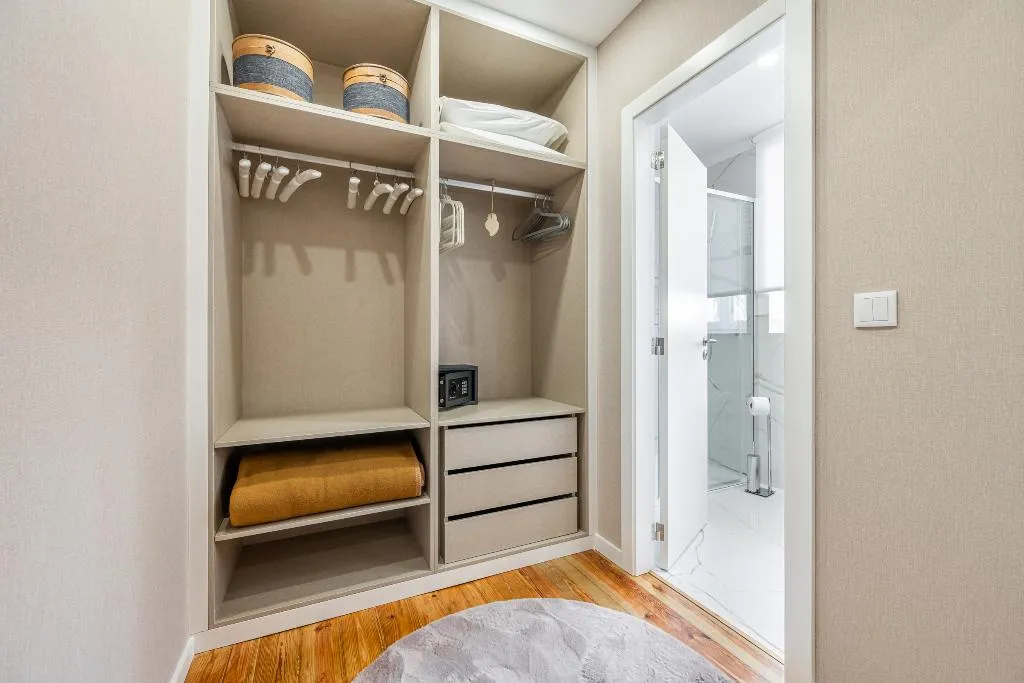 APARTMENT THREE BEDROOMS TWO BATHROOMS Room, Casas do Porto - Ribeira Apartments, Porto