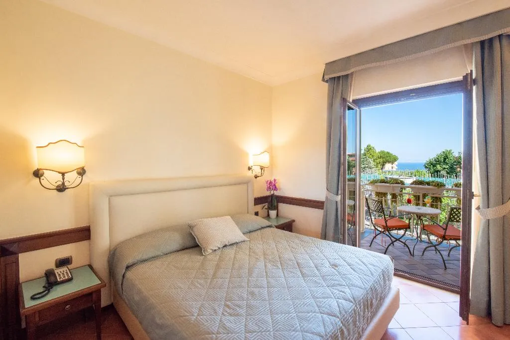 Double or Twin WITH BALCONY Room, Michelangelo, Naples
