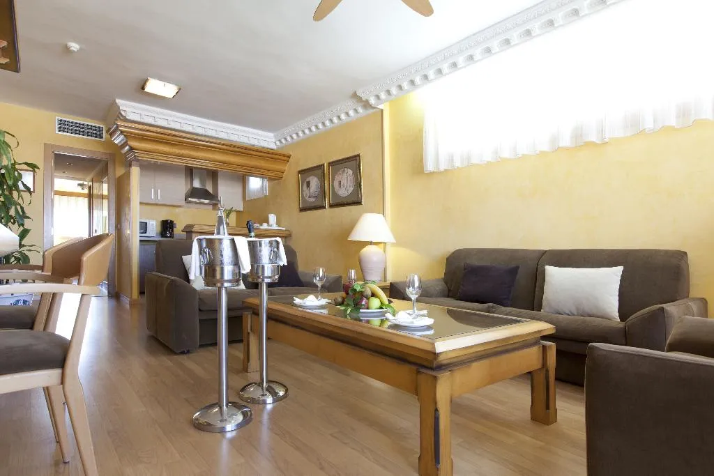SUITE BEACH FRONT Room, Playacapricho, Costa Almeria