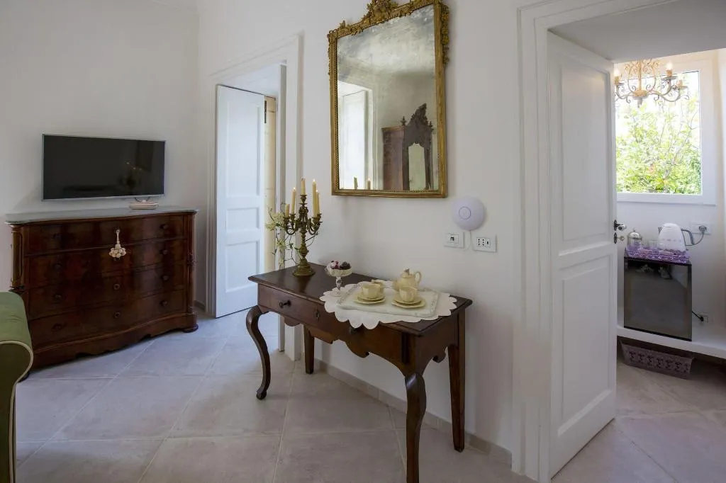 Room, Palazzo Cacace, Naples