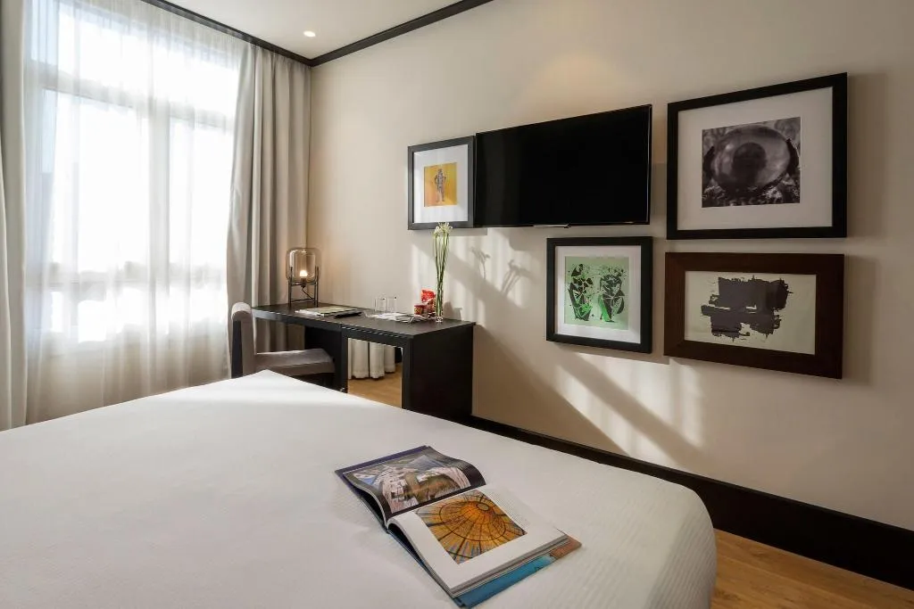 DOUBLE CITY VIEW KING BED Room, H10 Puerta de Alcala 4* Sup., Madrid