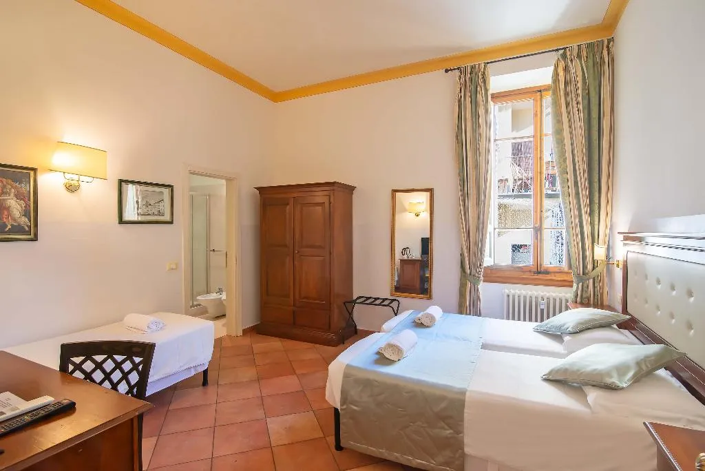 TRIPLE STANDARD Room, Cimabue, Florence