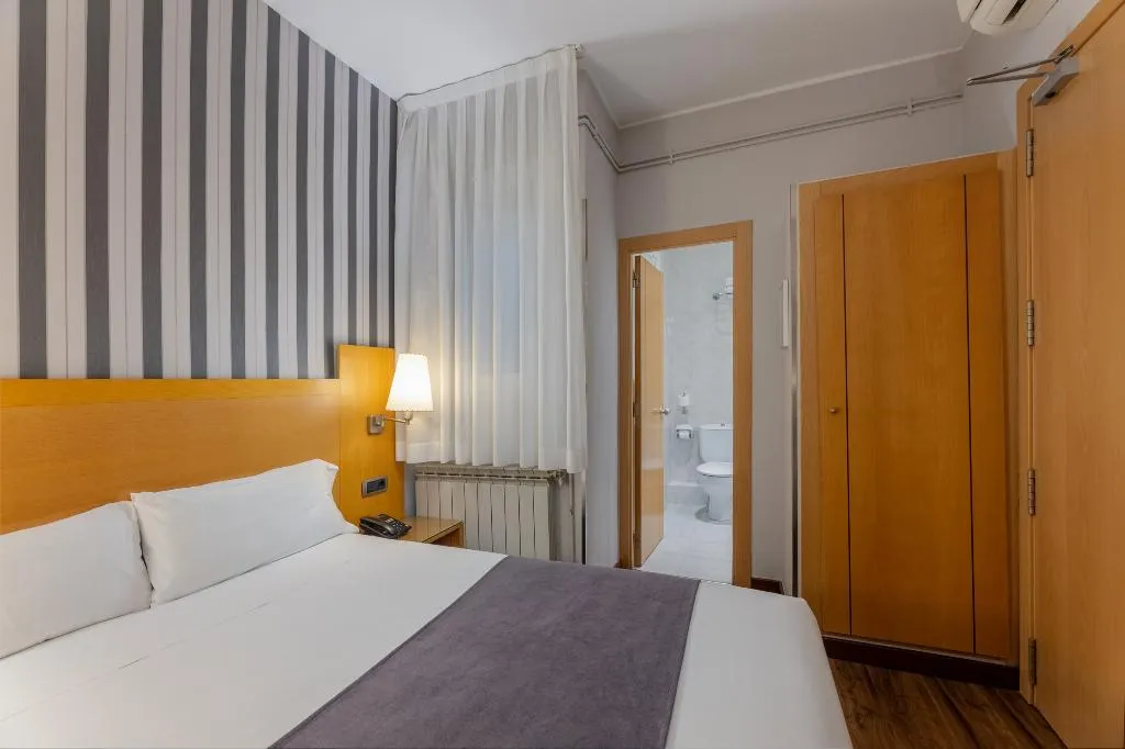 DOUBLE STANDARD Room, Lyon, Barcelona
