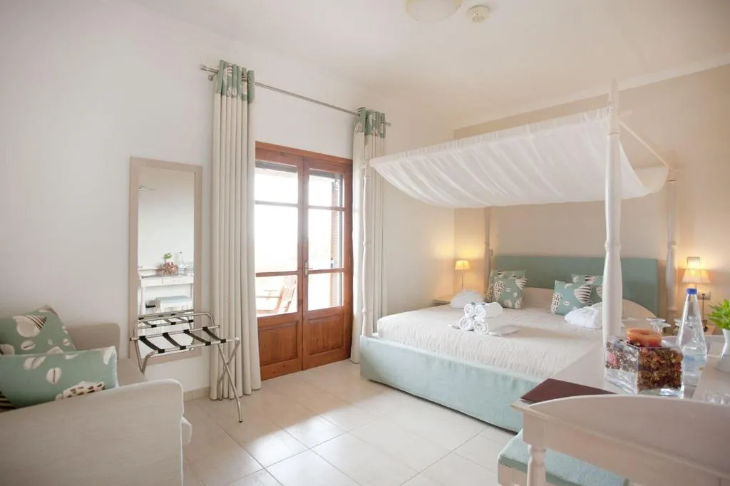 Room, Magic, Skiathos