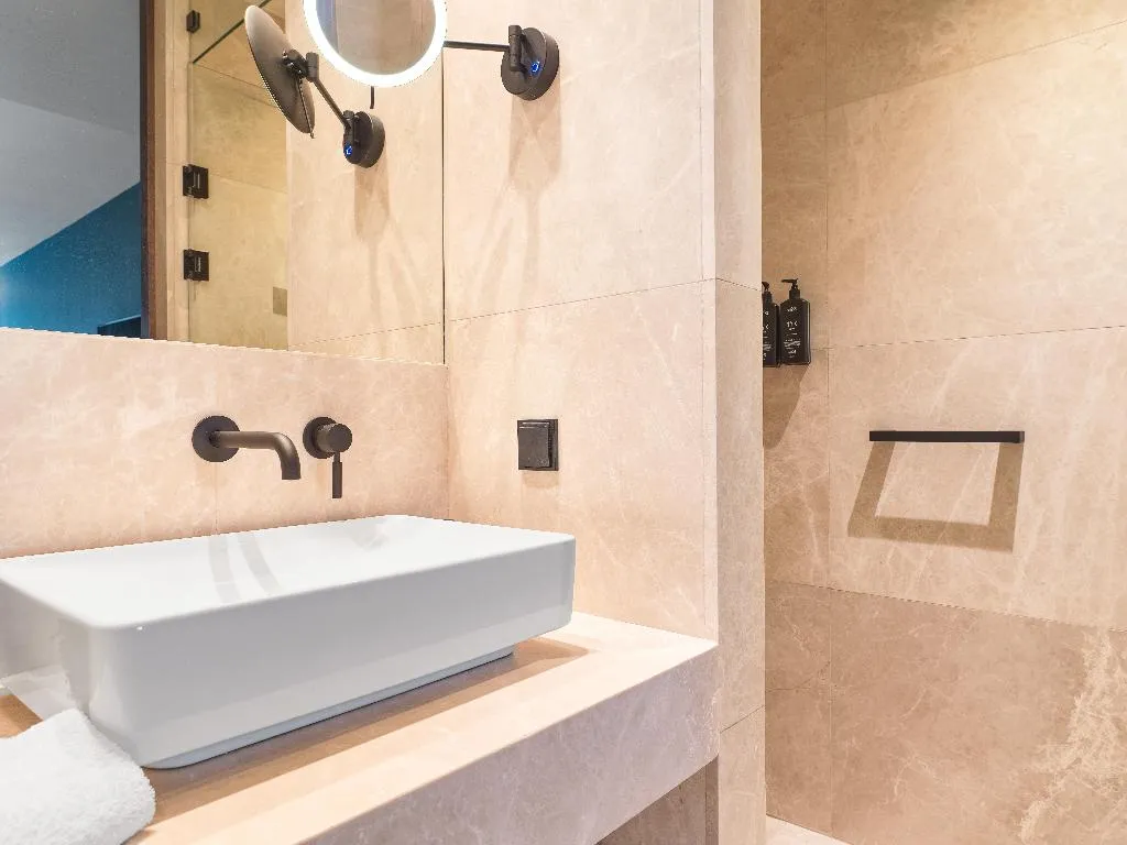DOUBLE DELUXE Room, NYX Esperia Palace Athens by Leonardo Hotels, Athens